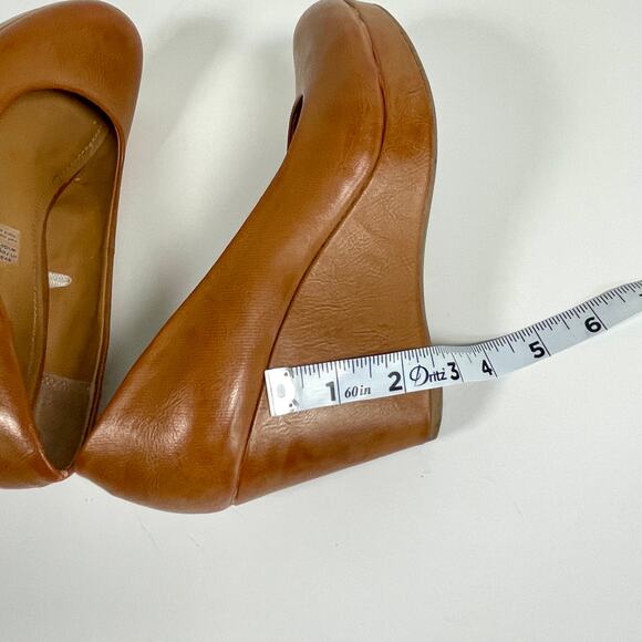 A.n.a Women’s Kenny Wedge Heel Tan Cognac Color Size 6.5 Vegan - Picture 10 of 11